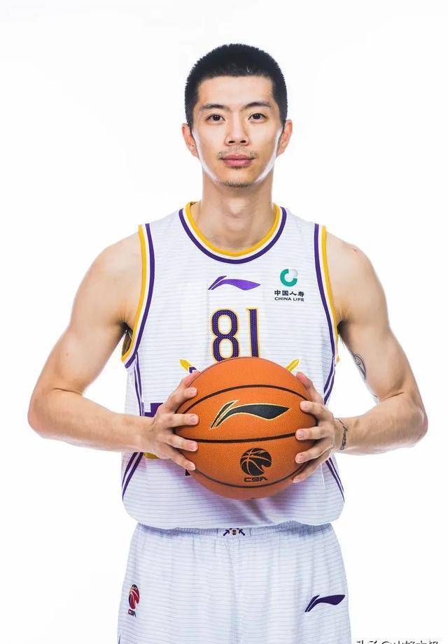 球队集结：冠军球员相约训练场合秀技艺的简单介绍